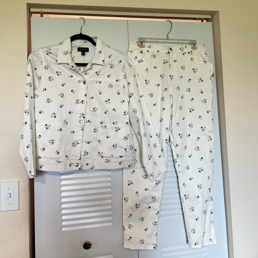 Free Assembly White &Blue Flower Pants Set Size 18 Big Kids